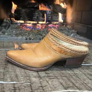 Lucchese Classic Mule slight wear on right toe